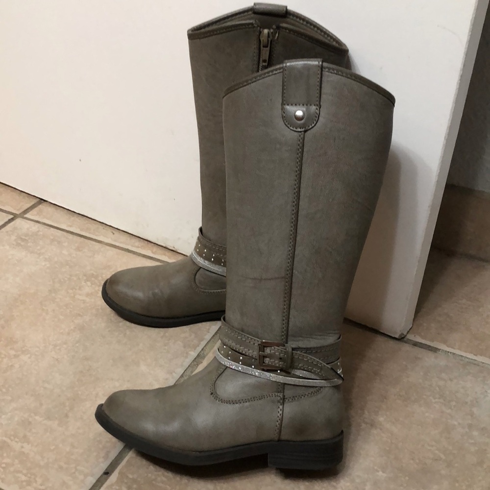 Distressed faux leather girls boots. Size 13.